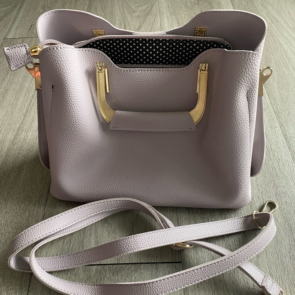 Womens purse, very cute, lilac color